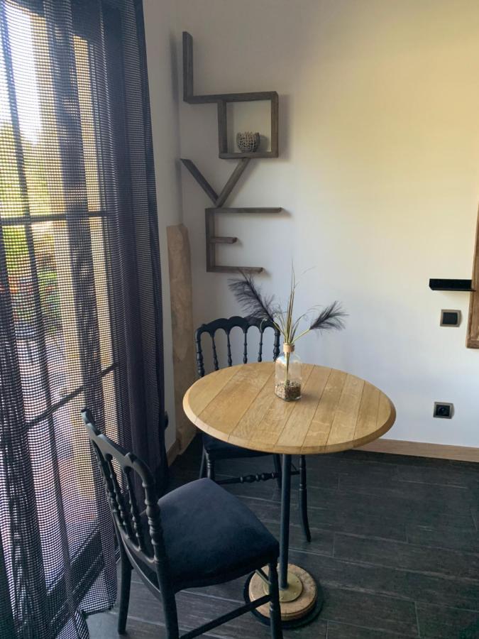 Le Lovy , Studio Independant Avec Jacuzzi Cubnezais Exterior foto