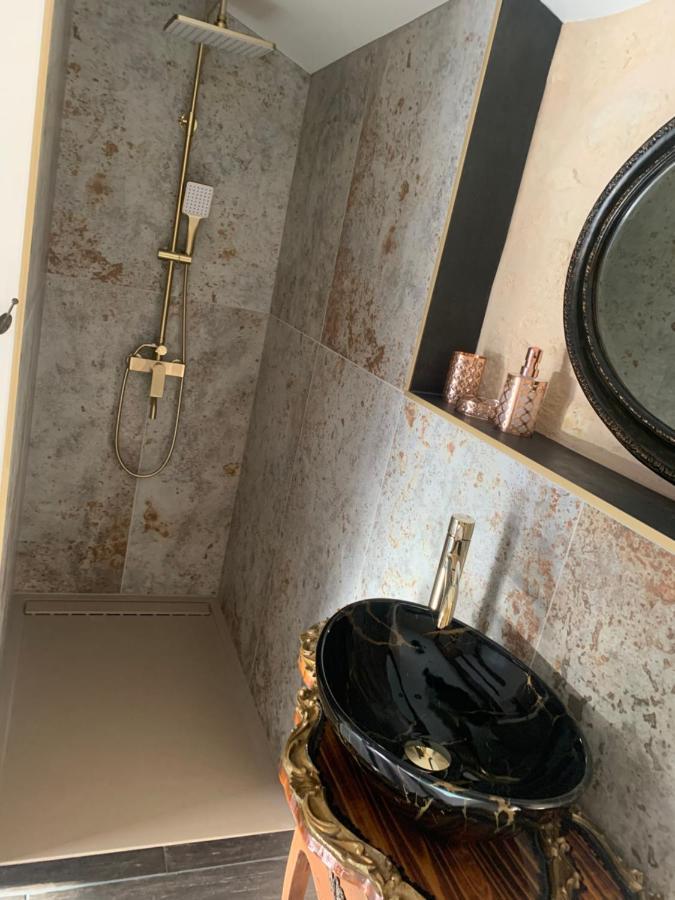 Le Lovy , Studio Independant Avec Jacuzzi Cubnezais Exterior foto